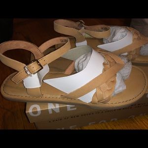 TOMS Lexie Sandal Honey Leather sz 6.5 NIB